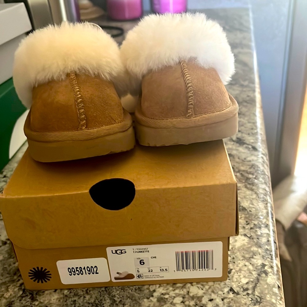 Toddler uggs size 6c